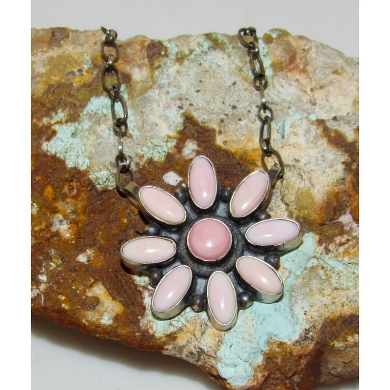 Navajo Pink Conch Cluster Bar Necklace Sterling Silver B. Lee: Indulge in the captivating beauty of this Navajo Sterling Silver and Pink Conch Shell Cluster Bar Necklace, a masterpiece crafted by the talented Navajo artist Betta Lee. The necklace features a stunn