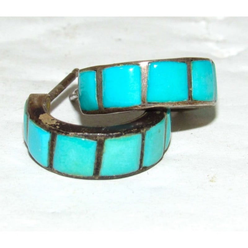 Vintage Zuni Turquoise Inlay Small Hoop Earrings Sterling Silver: Vintage Zuni Turquoise Inlay Small Hoop Earrings Sterling Silver. For your consideration is a pair of these fab dainty Zuni sterling silver, turquoise inlay hoop earrings. These gorgeous pieces featur