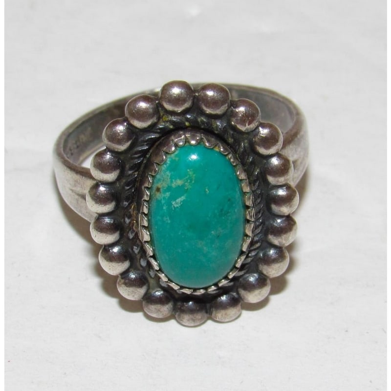 Old Pawn Navajo Cerrillos Turquoise Ring Size 7 Sterling Silver: Wonderful vintage collectible small Navajo sterling silver and legendary Cerrillos turquoise ring in size 7. Wonderful collectible piece, traditional Navajo design. The ring is accented with an old Ce