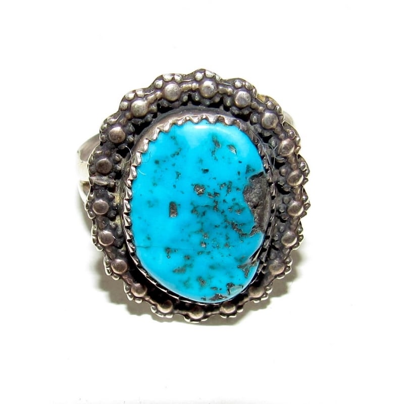 Navajo Kingman Turquoise Statement Ring Sz 8.5 Sterling Silver Signed Native: For your consideration is this stunning Navajo sterling silver and Kingman turquoise statement ring in size 8.5. The ring features intricately hand etched blossom design in sterling silver accented wi