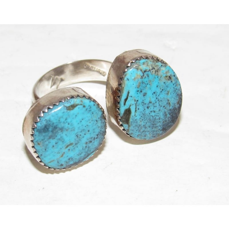 Navajo Crow Springs Turquoise Ring Sz 8 Adjustable Sterling Silver J Long: Navajo Crow Springs Turquoise Ring Sz 8 Adjustable Sterling Silver J Long. This exquisite ring showcases the artistry capturing the essence of Navajo craftsmanship. In a size 7.5, it offers a comforta