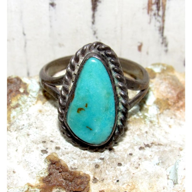Old Pawn Navajo Turquoise Ring Size 7 Sterling Silver Native: Vintage Navajo sterling silver and turquoise ring in size 7. Wonderful early piece, traditional Navajo design. The ring is accented with a gorgeous turquoise cabochon from the southwestern mines. Nice