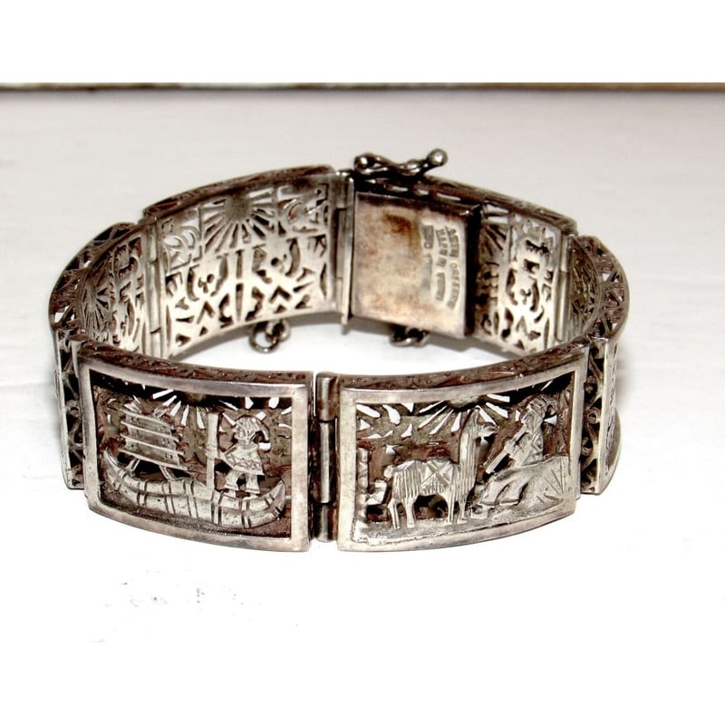 Vintage Southwestern Peruvian Sterling Silver Filigree Link Bracelet: Vintage Peruvian silver link bracelet featuring finely pierced panels with intricately carved scenes of Andean life, including llamas, traditional figures, and landscape motifs. The open-work filigree