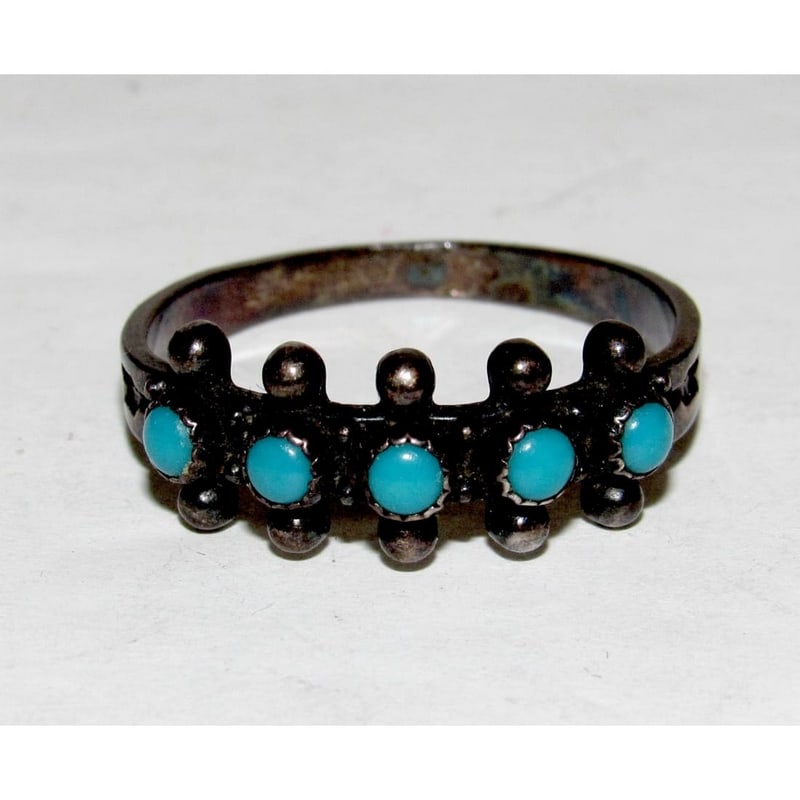 Vintage Zuni Snake Eye Turquoise Cluster Ring Size 9 Sterling Silver: For your consideration is this stunning Zuni sterling silver and snake eye Sleeping Beauty mine turquoise cluster ring in size 7. Traditional Zuni design. Wonderful traditional Zuni ring to add to any