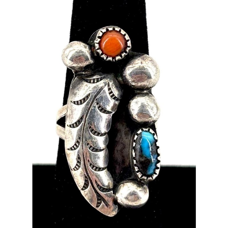 Old Pawn Navajo Sterling Turquoise Coral Statement Ring Size 7 Native American: Wonderful vintage Native American Navajo sterling silver, turquoise and coral statement ring in size 7. Intricately hand etched, traditional squash blossom design in sterling silver. Wonderful example
