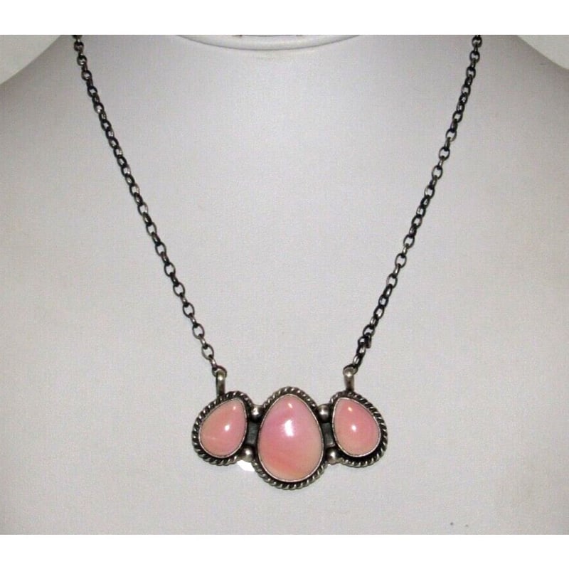 Navajo Pink Conch Cluster Bar Necklace Sterling Silver D Skeets: Indulge in the captivating beauty of this Navajo Sterling Silver and Pink Conch Cluster Bar Necklace, a masterpiece crafted by the talented Navajo artist Donovan Skeets. The necklace features a stunni
