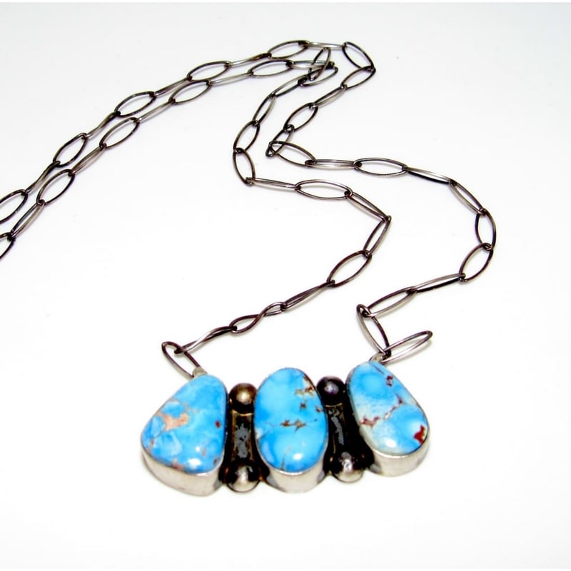 Navajo Golden Hills Turquoise Cluster Bar Necklace Sterling Silver S Skeets: The Navajo Golden Hills turquoise necklace offers a unique touch to any collection. Handcrafted by skilled artisans, this piece showcases remarkable turquoise stones. Each stone stands out with distin