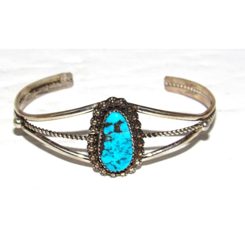 Navajo Kingman Turquoise Cuff Bracelet Sterling Silver Native Signed: Fab dainty classic Navajo sterling silver and gorgeous Kingman turquoise stacker cuff bracelet. Traditional hand etched design, accented with a Kingman turquoise cabochon. The inside circumference is 