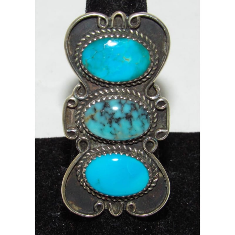 Navajo Kingman & Number 8 Turquoise Ring Sz 7 Sterling Silver Signed: Navajo Kingman & Number 8 Turquoise Ring Sz 7 Sterling Silver Signed. For your consideration is this spectacular Native American Navajo sterling silver, Kingman & Number 8 turquoise statement ring in 