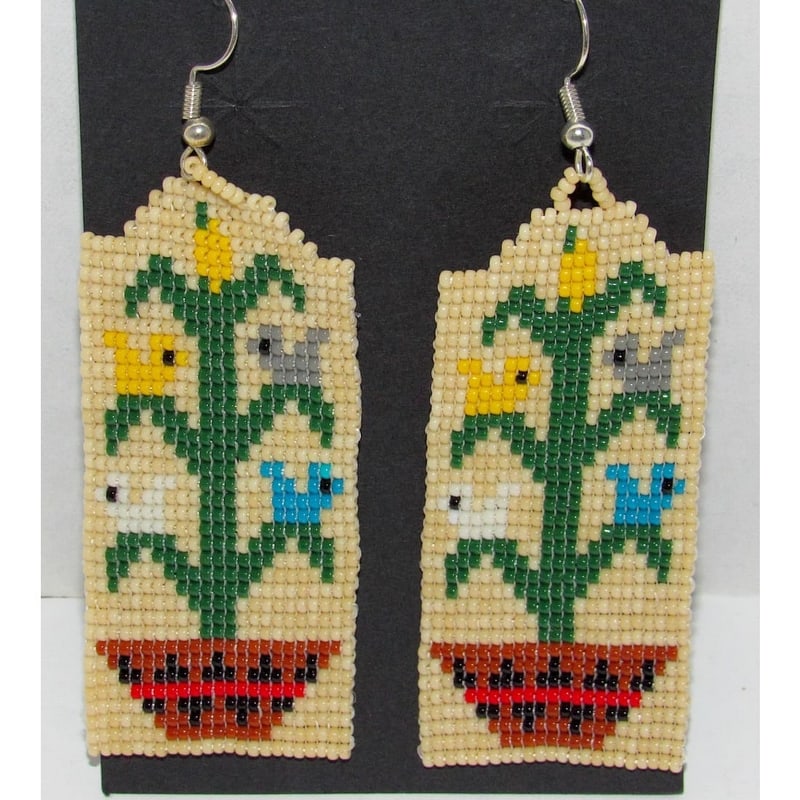 Vintage Zuni Beaded Dangle Earrings Tree of Live Design: Vintage Zuni Beaded Dangle Earrings Tree of Live Design. Stunning vintage Zuni beaded dangle earrings. The earrings are dangle type with French hooks and measure about 2 3/4" total length. Fab,