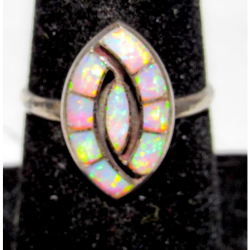 Zuni Opal Inlay Ring Size 6.5 Sterling Silver Vintage Native American: Zuni Opal Inlay Ring Size 6.5 Sterling Silver Vintage Native American. For your consideration is this stunning vintage dainty Zuni sterling silver and shimmery opal inlay ring in size 6.5. The ring