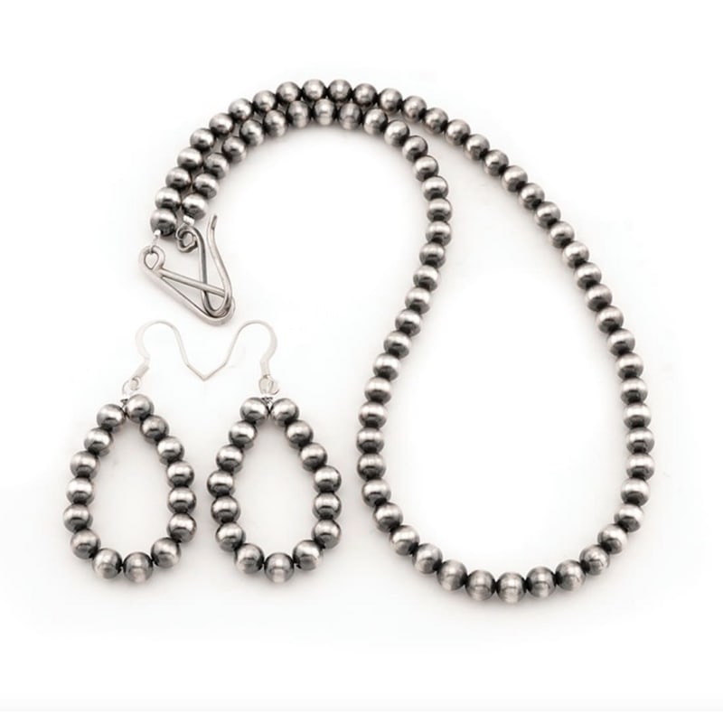 Navajo 6mm Pearls Necklace & Earrings Set Sterling Silver Beads N. Garcia: Navajo 6mm Pearls Necklace & Earrings Set Sterling Silver Beads N. Garcia. Wonderful classic Native American Navajo 6mm sterling silver Navajo pearls necklace and earrings set. Hand made by the Navajo