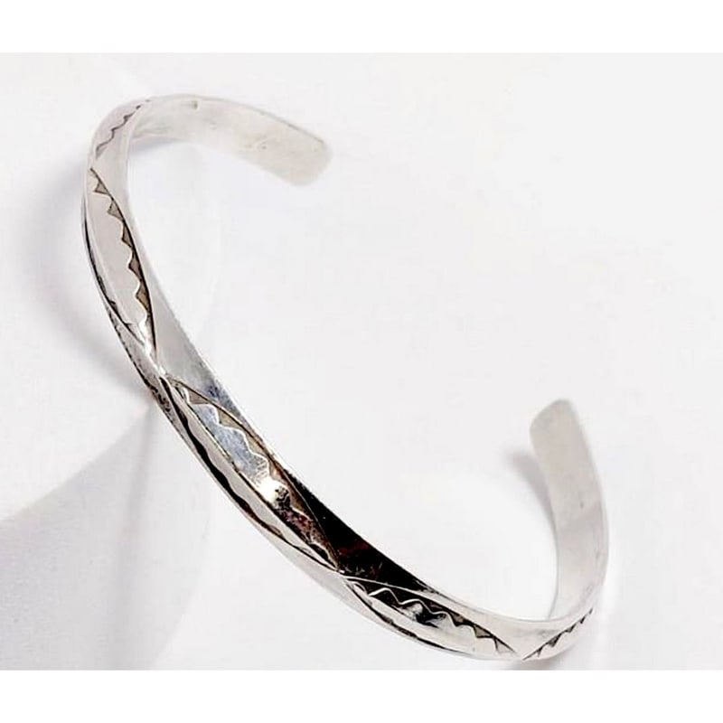 Old Pawn Navajo Carinated Stacker Cuff Bracelet Ingot Sterling Silver: For your consideration is this classic example of vintage Navajo jewelry. The bracelet features a traditional carinated cuff design in sterling silver accented with hand stamped ingot tribal design. A
