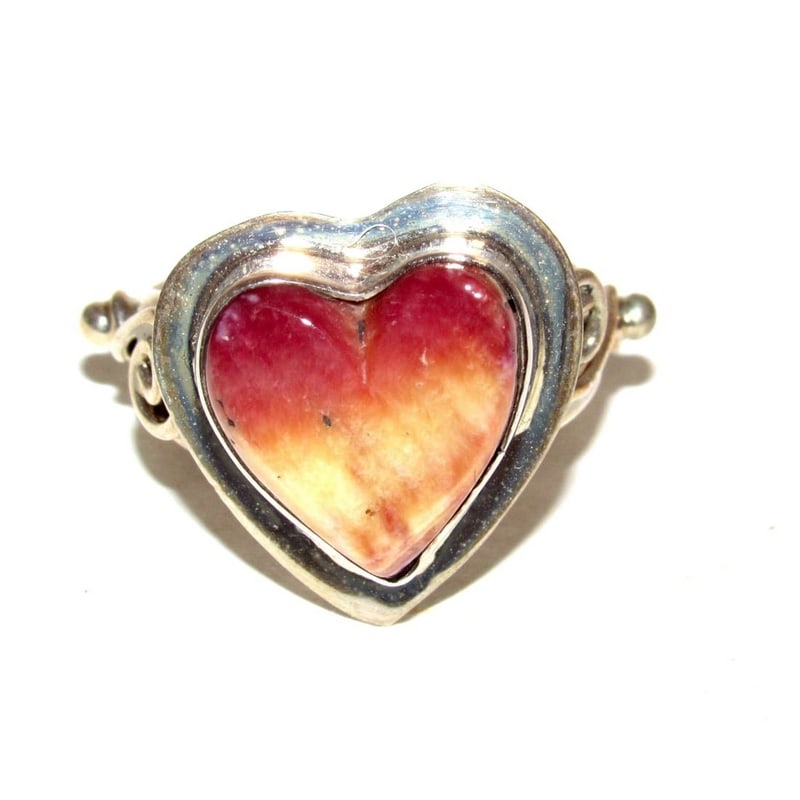 Navajo Purple Spiny Heart Ring Sz 7.5 Sterling Silver Signed Native: For your consideration is this fab Native American Navajo sterling silver and purple spiny oyster heart ring size 7.5. This dainty ring features a traditional Navajo design accented with a purple spin