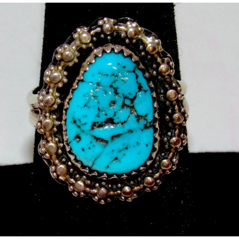 Navajo Kingman Turquoise Statement Ring Sz 7 Sterling Silver Signed Native: For your consideration is this stunning Navajo sterling silver and Kingman turquoise statement ring in size 7. The ring features intricately hand etched blossom design in sterling silver accented with