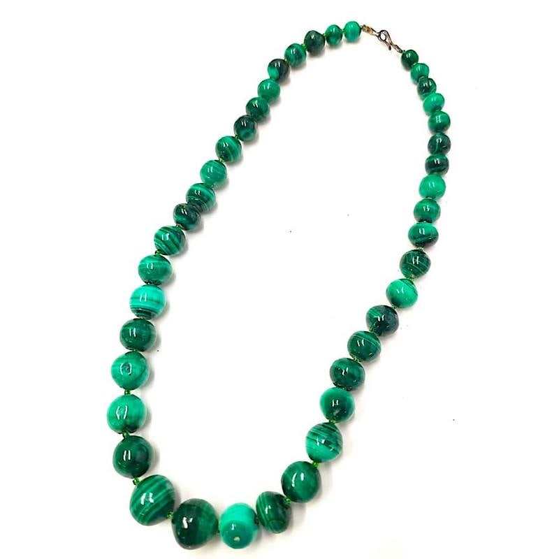 Vintage Southwestern Malachite Beaded Necklace 18": Vintage Southwestern Malachite Beaded Necklace 18". Bring the vibrant beauty of the earth into your collection with this striking vintage Southwestern malachite beaded necklace. Hand-strung with richl