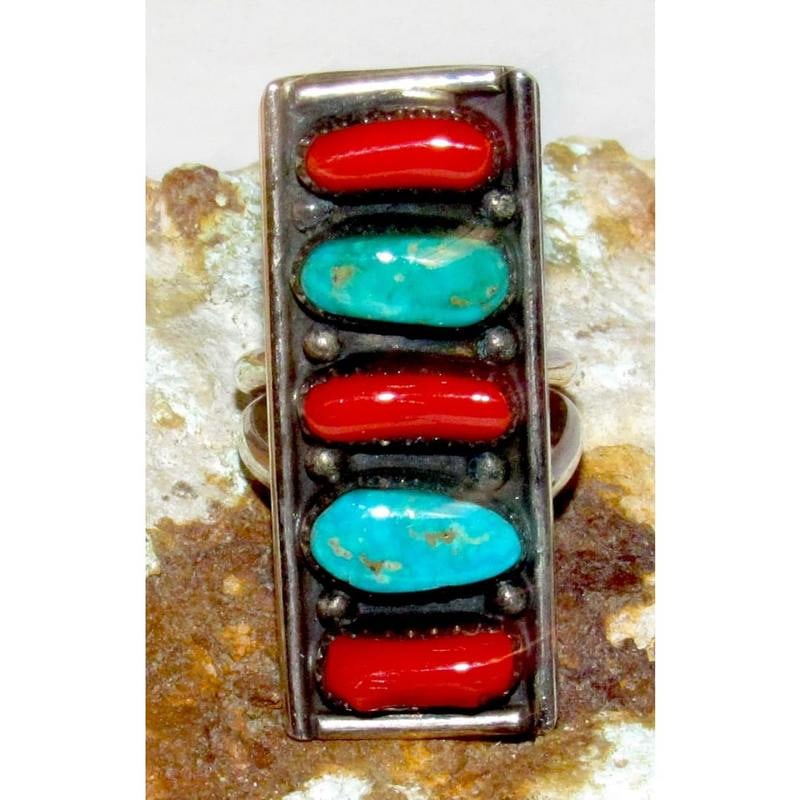 Navajo Coral Turquoise Cluster Statement Ring Sz 7 Sterling Silver Signed: Navajo Coral Turquoise Cluster Statement Ring Sz 7 Sterling Silver Signed. Fab Native American Navajo sterling silver Mediterranean coral & turquoise ring in size 7. Traditional row design of genuine 