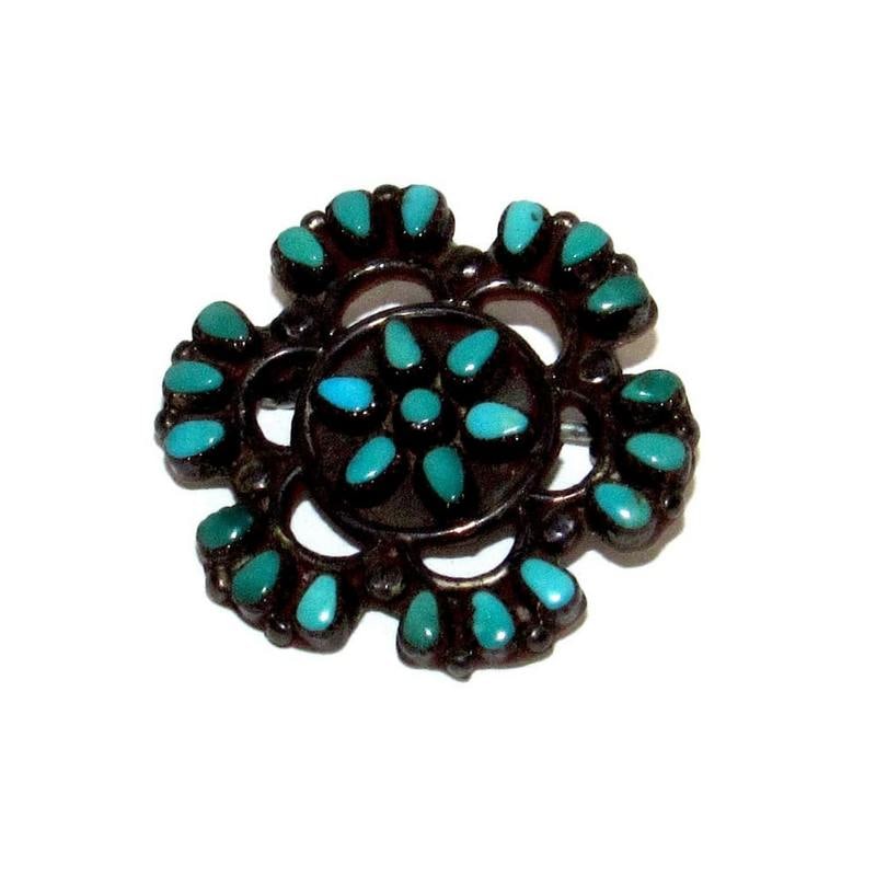 Old Pawn Zuni Turquoise Cluster Pin Sterling Silver Brooch: For your consideration is this stunning example of highly collectible vintage Zuni jewelry. This stunning turquoise cluster pin brooch features a traditional petit point turquoise design. Exceptional 