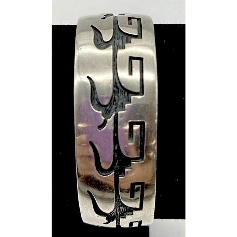 Vintage Hopi Manuel Hoyungowa Sterling Silver Cuff Bracelet 40g Native American: Offered for sale is a wonderful vintage Hopi Pueblo sterling silver overlay cuff bracelet handcrafted by renowned Hopi master silversmith Manuel Hoyungowa (1953-2011).Born in Hotevilla on Hopi Third M