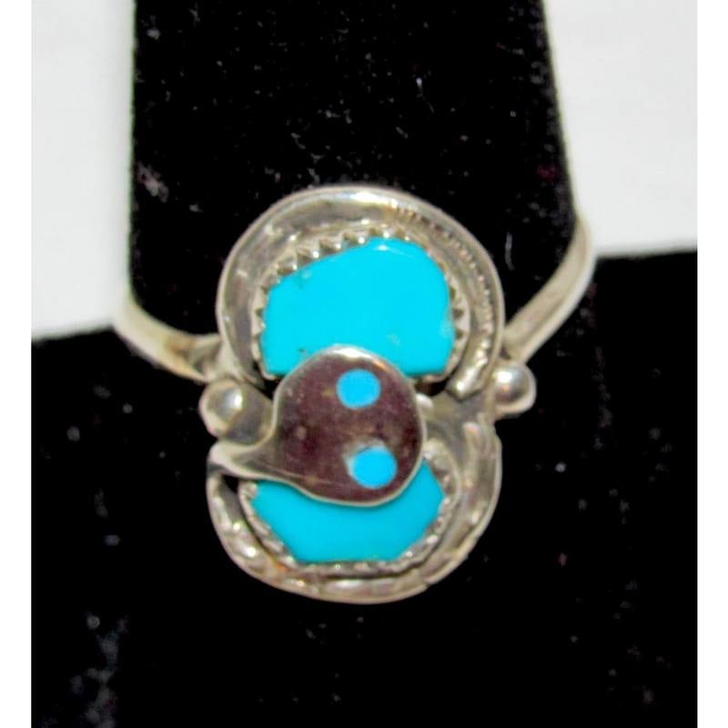 Zuni Snake Ring Size 8 Effie Calavaza Sleeping Beauty Turquoise Sterling Silver: Fab example of classic Zuni sterling silver and Sleeping Beauty mine turquoise jewelry. Stones vary from ring to ring. Traditional snake design small ring by Effie Calavaza in size 8.