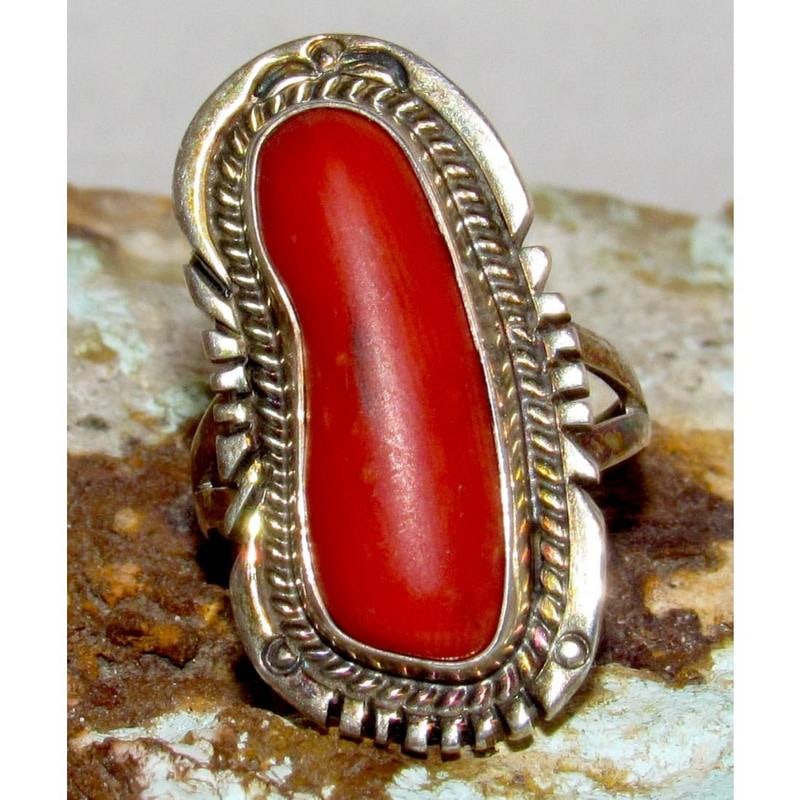 Old Pawn Navajo Mediterranean Coral Ring Size 6 Sterling Silver Native American: Old Pawn Navajo Mediterranean Coral Ring Size 6 Sterling Silver Native American. Stunning vintage Native American Navajo sterling silver and free form Mediterranean coral statement ring in size 6. Int