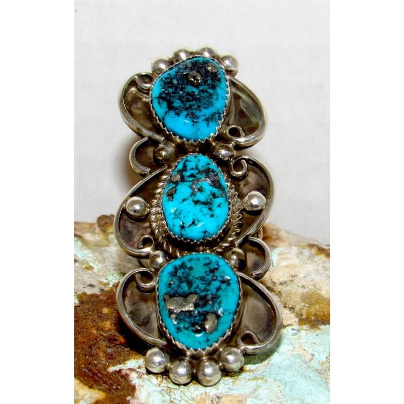Massive Navajo Kingman Turquoise Ring Size 8.5 Sterling Native American Signed: Massive Navajo Kingman Turquoise Ring Size 8.5 Sterling Native American Signed. For your consideration is this stunning massive Native American Navajo sterling silver and three stone Kingman turquoise