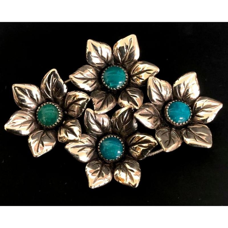 Rare Bell Trading Post Sterling Silver Turquoise Flower Brooch: Rare 1960s Bell Trading Post Sterling Silver Turquoise Flower Brooch. A remarkably scarce collector's piece, this authentic 1960s Bell Trading Post sterling silver brooch measures a substantial 2 by 1