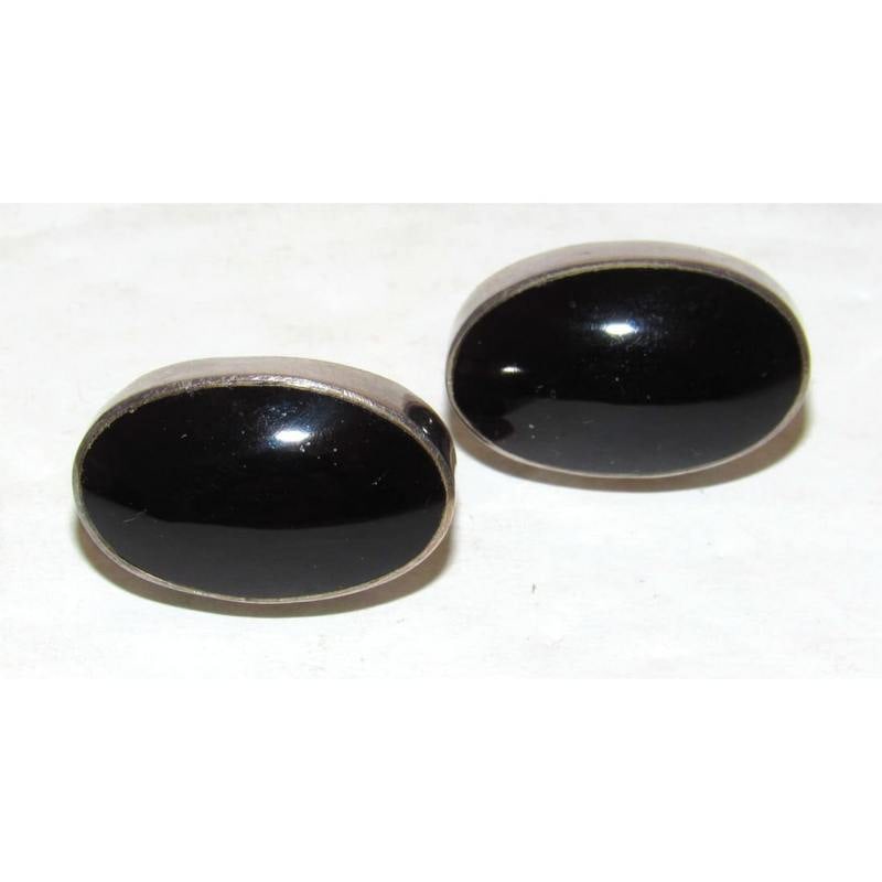 Vintage Taxco Black Onyx Post Earrings Sterling Silver Signed: Fab pair of classic vintage Navajo sterling silver and black onyx post earrings. Fab pieces with classic design. Measure a little under 1". Signed, marked, tested.