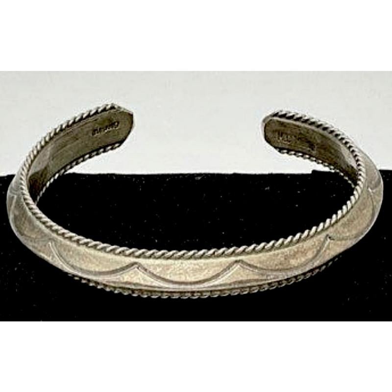 Old Pawn Navajo Carinated Ingot Cuff Bracelet Sterling Silver Native American: Old Pawn Navajo Carinated Ingot Cuff Bracelet Sterling Silver Native American. For your consideration is this wonderful Old Pawn Navajo sterling silver carinated, ingot cuff bracelet. The cuff is in n