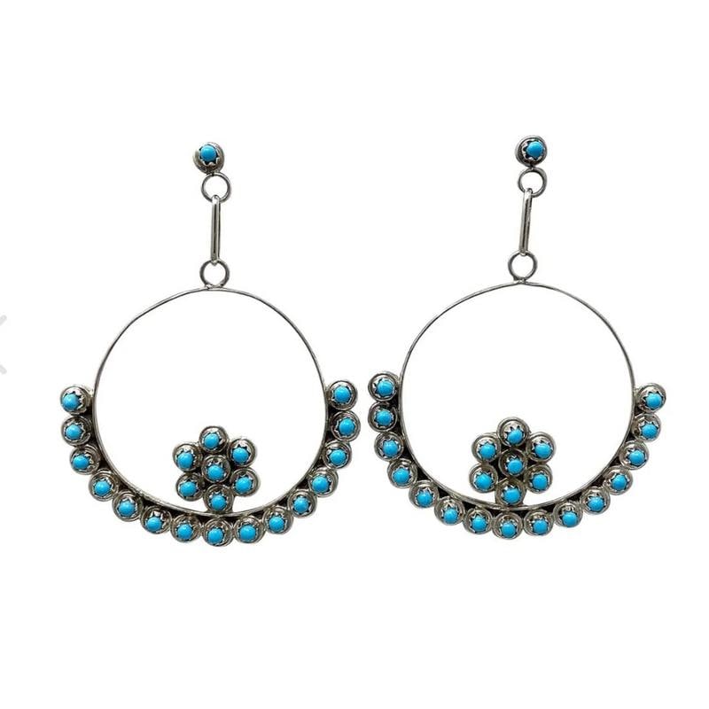 VTG Zuni Snake Eye Turquoise Dangle Earrings Sterling Silver Native American: Stunning vintage Zuni sterling silver and snake eye Sleeping Beauty mine turquoise statement dangle earrings earrings. The earrings measure impressively about 2 1/4" long and weigh about 10g on both. 