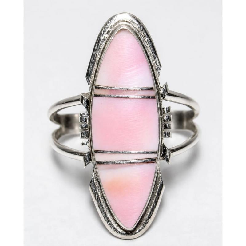 Navajo Pink Conch Inlay Ring Sz 10.5 Sterling Silver E. Yazzie: Navajo Pink Conch Inlay Ring Sz 10.5 Sterling Silver E. Yazzie. Fab Navajo Sterling Silver Pink Conch Shell Inlay Ring, a stunning creation by the Navajo artisan Edison Yazzie. This delicate ring show
