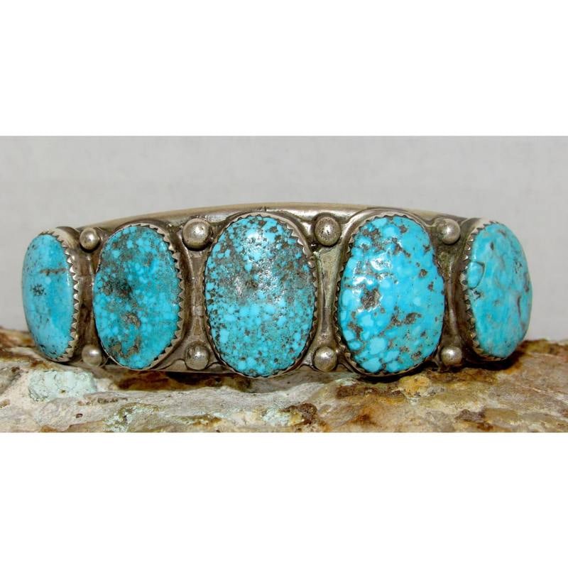 Vintage Navajo Spiderweb Kingman Turquoise Cuff Bracelet Sterling Silver: Vintage Navajo Spiderweb Kingman Turquoise Cuff Bracelet Sterling Silver. For your consideration is this phenomenal example of vintage, collectible Native American Art. This gorgeous vintage bracelet 