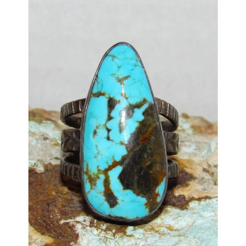 Vintage Navajo Blue Royston Turquoise Ring Size 10 Sterling Silver R Vandiver: Vintage Navajo Blue Royston Turquoise Ring Size 10 Sterling Silver R Vandiver. Native American Navajo sterling silver & Blue Royston turquoise ring in size 10 by Roy Vandiver. Traditional design. Stam