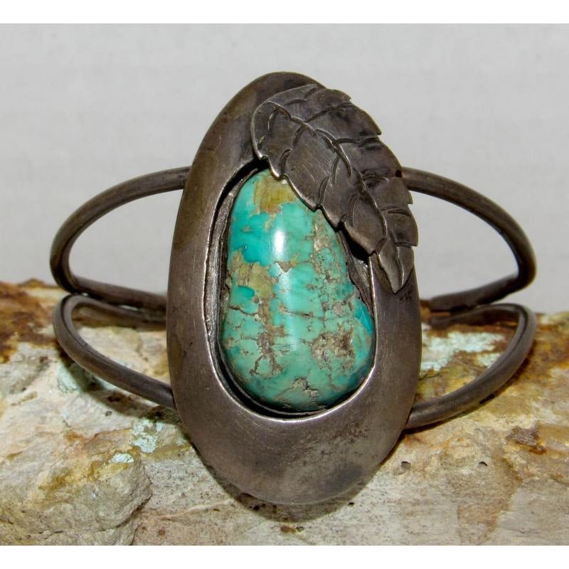 Old Pawn Navajo Fox Turquoise Blossom Cuff Bracelet Sterling Silver: Old Pawn Navajo Fox Turquoise Blossom Cuff Bracelet Sterling Silver. An exceptional vintage Navajo sterling silver shadowbox cuff bracelet showcasing a large Fox turquoise cabochon with gorgeous blue-