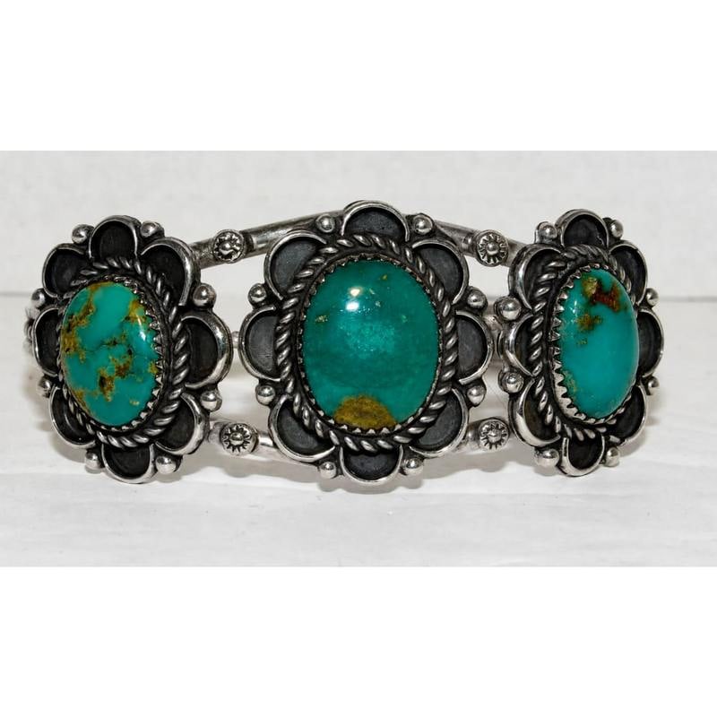 Navajo Royston Turquoise Sterling Cuff Bracelet Native American J Begay: Navajo Royston Turquoise Sterling Cuff Bracelet Native American J Begay. Phenomenal Navajo sterling silver and three gorgeous oval Royston mine turquoise Native American Navajo cuff bracelet by the Na