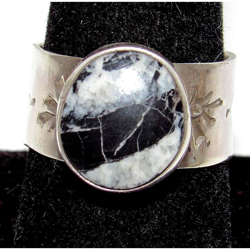 Navajo White Buffalo Ring Sz 8 Sterling Silver Signed (1 of 6)