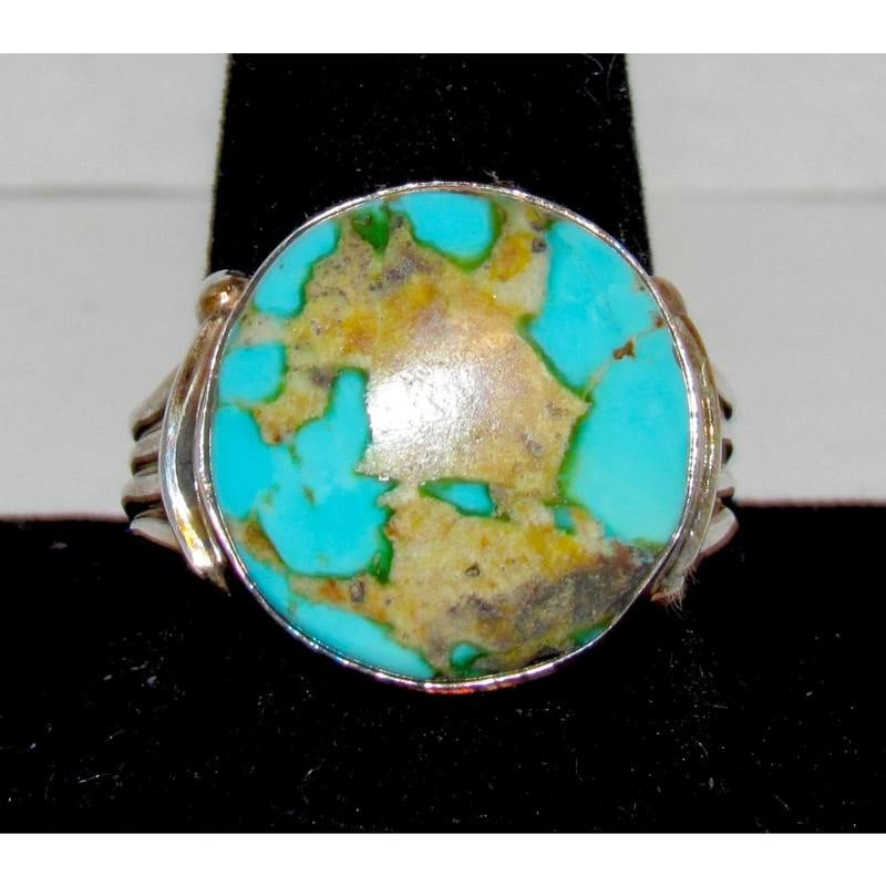 Vintage Navajo Royston Turquoise Men Ring Sz 13 Sterling Silver: Vintage Navajo Royston Turquoise Men Ring Sz 13 Sterling Silver. Here is a wonderful opportunity to add this stunning Royston turquoise statement men ring crafted by the skilled Navajo artist. A testa