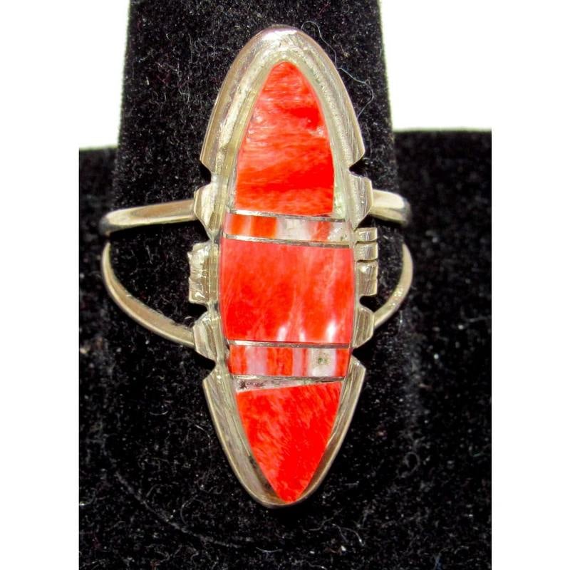 Navajo Red Orange Spiny Inlay Ring Sz 11 Sterling Silver E. Yazzie: Navajo Red Orange Spiny Inlay Ring Sz 11 Sterling Silver E. Yazzie. Fab Navajo Sterling Silver Red Orange Spiny Oyster Inlay Ring, a stunning creation by the Navajo artisan Edison Yazzie. This delicat
