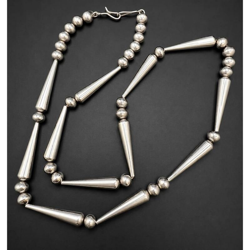 Vintage Navajo Pearls Necklace Rare Cone & Saucer Beads Design Sterling Silver: Vintage Navajo Pearls Necklace Rare Cone & Saucer Beads Design Sterling Silver. A striking example of authentic Native artistry, this vintage Navajo sterling silver necklace showcases a rare and beaut