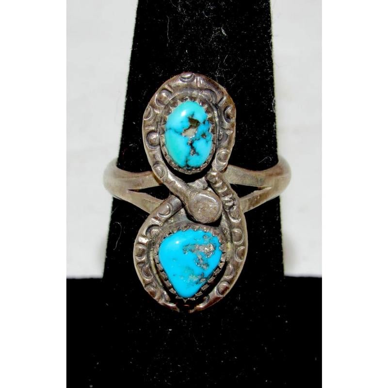 Vintage Zuni Turquoise Snake Ring Sz 6 Sterling Silver: Vintage Zuni Sleeping Beauty Mine Turquoise Snake Ring Sz 6 Sterling Silver. Measures about 1" on the front. Stunning example of wearable, collectible Native American art to add to any collection!