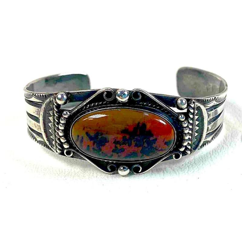 Old Pawn Navajo Petrified Wood Cuff Bracelet Sterling Silver Native American: For your consideration is this stunning, rare example of vintage, collectible Native American Art. This fine, vintage Navajo bracelet is accented with a nice size gorgeous petrified wood cabochon and 