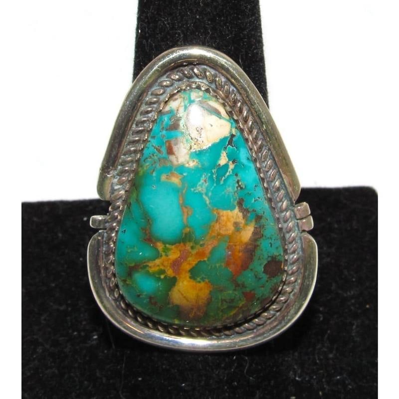 Navajo Royston Turquoise Ring Sz 8.5 Sterling Silver D. Morris: For your consideration is this stunning Native American Navajo sterling silver and gorgeous Royston turquoise cabochon in size 8.5 by the Navajo artist D. Morris. This fabulous ring features a hand et
