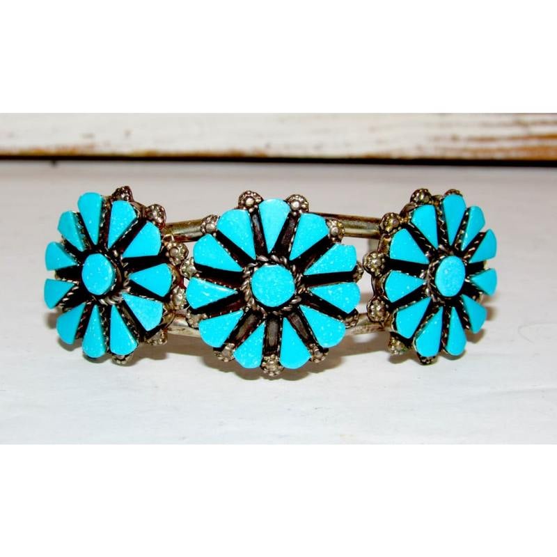 Zuni Turquoise Cluster Cuff Bracelet Sterling Silver David & Mary Chavez: For your consideration is this stunning Zuni sterling silver, and Sleeping Beauty mine turquoise cluster statement cuff bracelet by the Zuni artist David & Mar Chavez. Wonderful craftsmanship and atte
