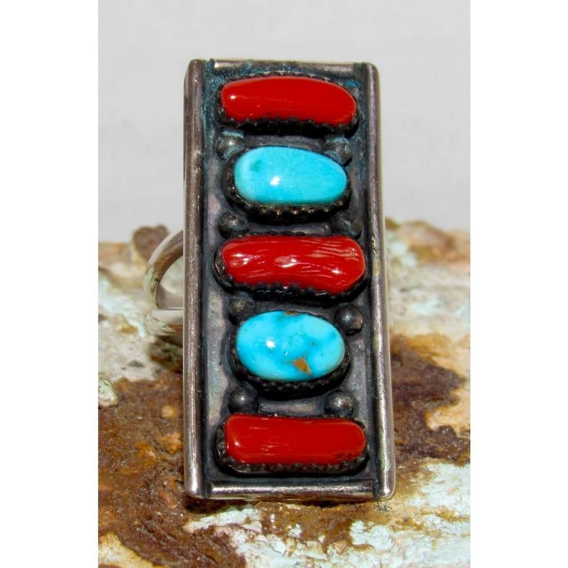 Navajo Coral Turquoise Cluster Statement Ring Sz 7.5 Sterling Silver Signed: Navajo Coral Turquoise Cluster Statement Ring Sz 7.5 Sterling Silver Signed. Fab Native American Navajo sterling silver Mediterranean coral & turquoise ring in size 7.5. Traditional row design of genu
