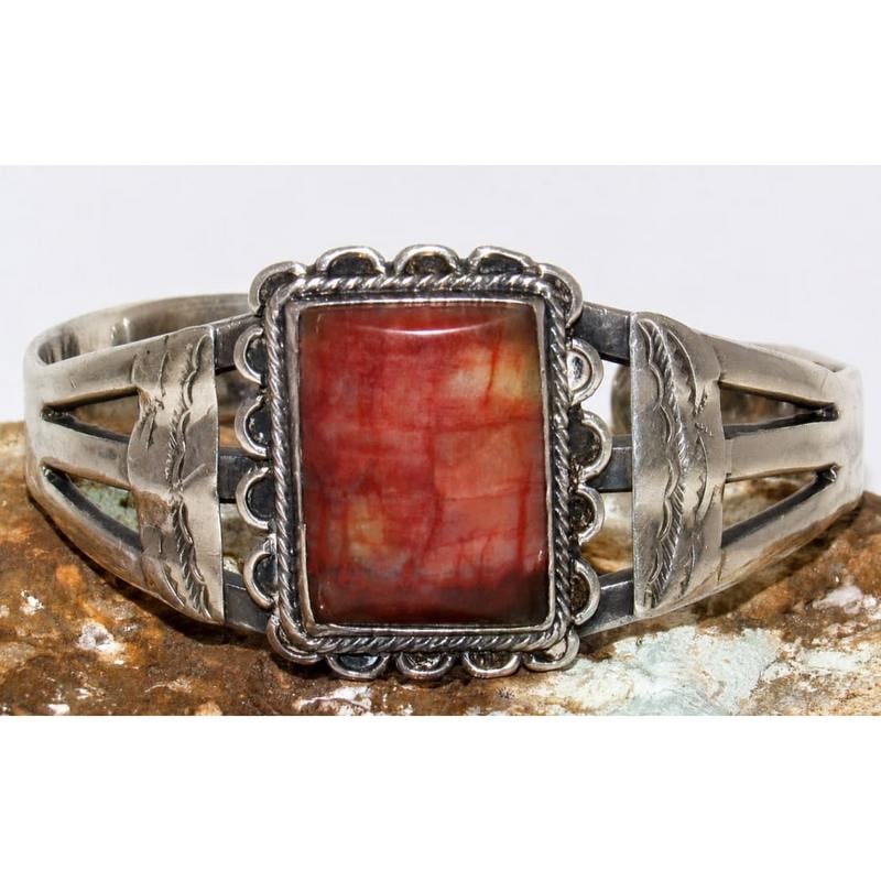 Vintage Navajo Petrified Wood Cuff Bracelet Sterling Silver Native American: For your consideration is this stunning, rare example of vintage, collectible Native American Art. This fine, vintage Navajo bracelet is accented with a nice size gorgeous petrified wood cabochon and 