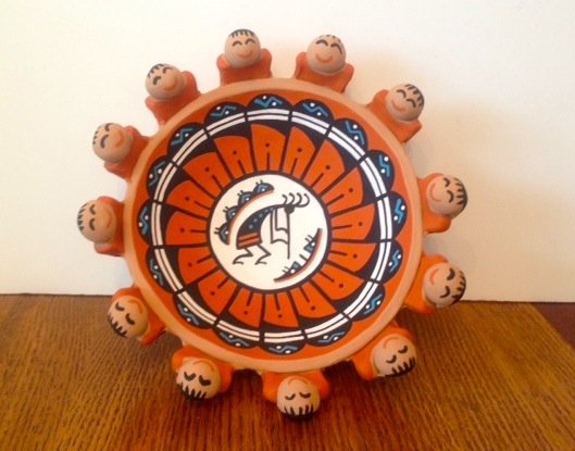 Stunning Native American Jemez Friendship Pottery/Bowl: For your consideration is this lovely friendship pot/bowl by a Jemez pueblo artist M. Tosa. This hand etched and hand painted beauty features a detailed, intricate design and color scheme. It is accen
