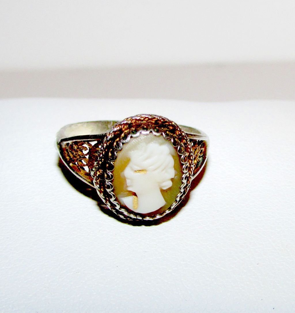 Sterling Silver Cameo Filigree Ring. Size 6.: For your consideration is this lovely vintage sterling silver carved shell cameo ring in nice vintage condition. This beautiful ring features a beautiful and classic design in sterling silver with lov