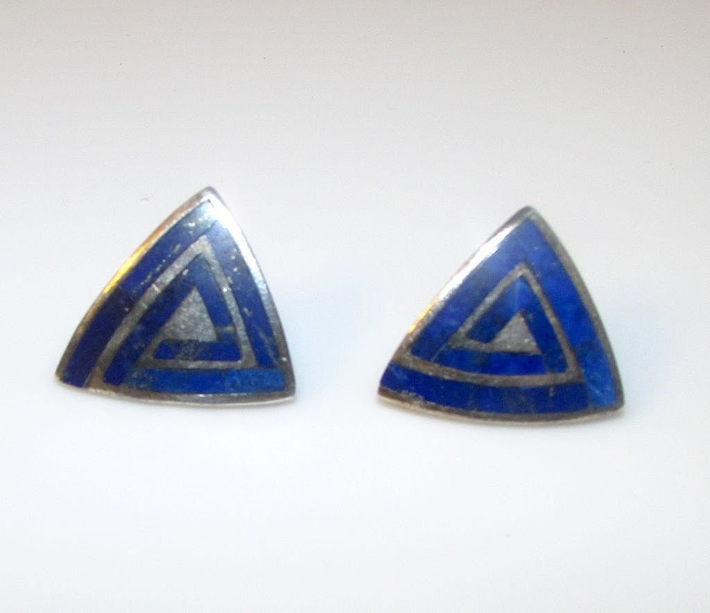 Native American Silver Lapis Lazuli Inlay Earrings: For your consideration is a pair of these lovely vintage Native American silver and Lapis Lazuli earrings in wonderful vintage condition. These beauties feature a Lapis inlay maze design and measure a