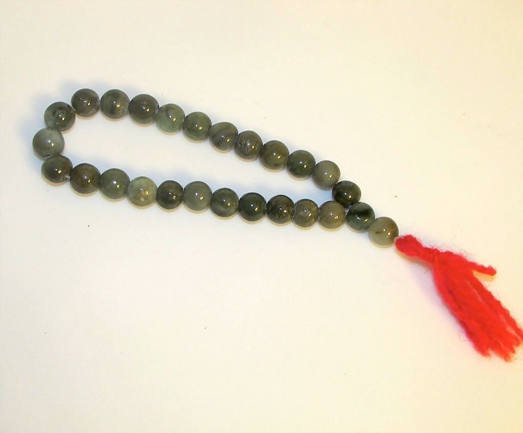Vintage Jade Buddhist Mala Prayer Meditation Beads: For your consideration is this marvelous estate find. We are happy to offer this vintage green jade Buddhist mala prayer/meditation beads bracelet in wonderful vintage condition. The bracelet features