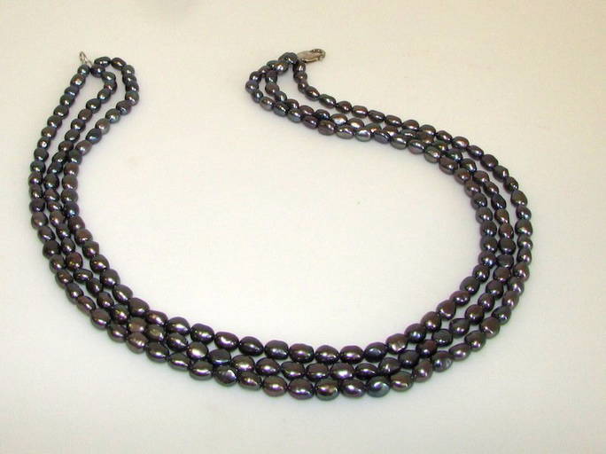 Triple Strand Black Pearl 925 Clasp Necklace
